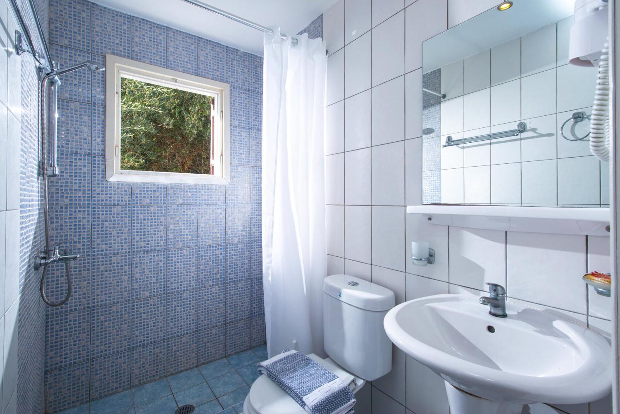 Primavera Beach Hotel Studios & Apartments Малиа Екстериор снимка